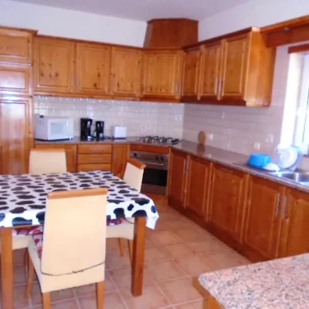 Coastal Serenity Villa: Beachfront Retreat With Pool And Sea Views * Pataias