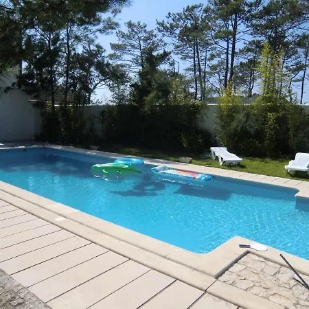 Villa Coastal Serenity Villa: Beachfront Retreat With Pool And Sea Views *