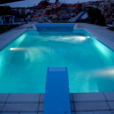 Coastal Serenity Villa: Beachfront Retreat With Pool And Sea Views Villa *